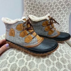 Sorel barely worn winter booties size 7